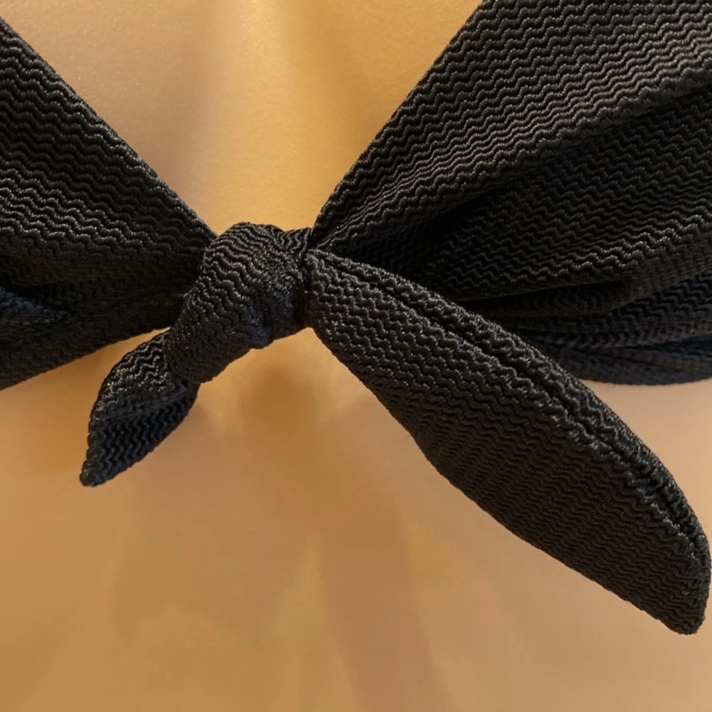 Elegant Black Tie-Front Bikini Top - Picture 5 of 15